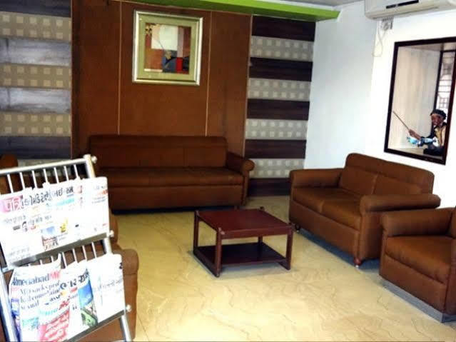 Hotel Airport Residency Ахмедабад Экстерьер фото
